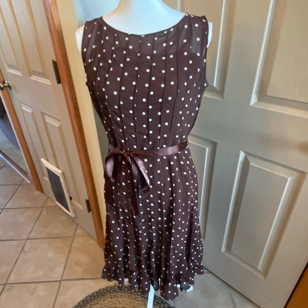 Women’s size 6 Sandra Darren dress with tie